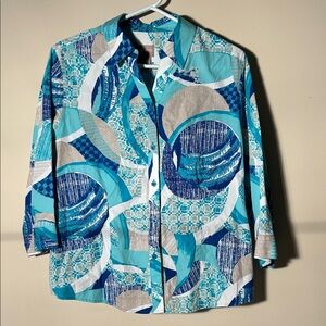 Chico's Turquoise and White Abstract Button Down Shirt Sz 2, Wrinkle Resistant.